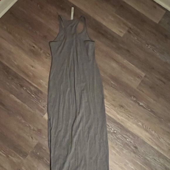 Lululemon Refresh Maxi Dress. Excellent used condition. Size: 6. - Picture 5 of 9